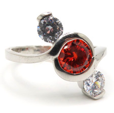Wunderschöner DIAMONIQUE Ring