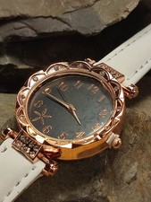 Damen Marken Armbanduhr Uhr NEU Geneva In Gold / Weiß viele funkelnde Zirkonias