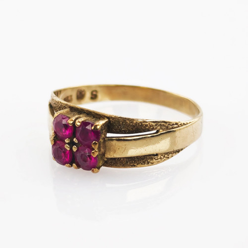 Goldring mit rubinbesatz - mit, um
