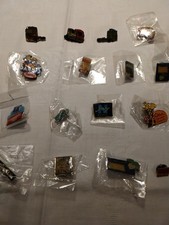 Anstecknadeln Pins 16 Stück Konvolut