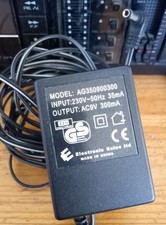 Netzgerät 9V/ 300mA.