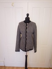 Schöne Damen Trachten