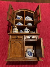 Miniatur Schrank mit Porzellan Von Reutter