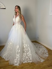 Nagelneues Brautkleid mit