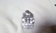 Basel Tattoo Top Secret Drum Corps Plakette silber Farben aus 2023 ca 5 x 3,4 cm