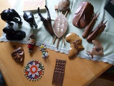 Afrikanische Kunst * 16 Teile * Holz Perlen * Verschiedene Motive