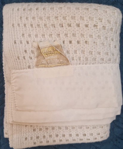 Witney honeycomb courtelle - honeycomb,