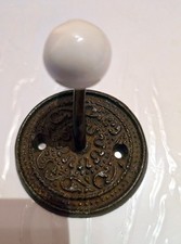 Alter Garderobenhaken - Keramikkopf/Gusseisenhalterung