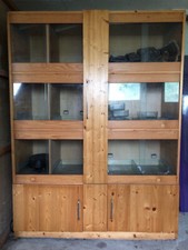 Terrarium Schrank mit 9 Schlangenboxen