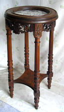 Frankreich kleine Blumensäule