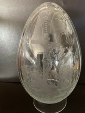 Altes museales Glas Osterei