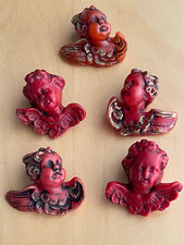5 Putten-Köpfe Engel aus Wachs / z. T.  mit Aufhänger / Wachskunst / rot