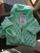 An alle MAMMI,  selbstgestrickte Baby-Kapuzen-Jacke +anschauen