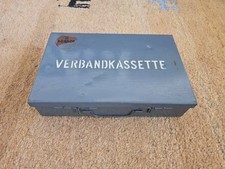 Alte Verbandskassette aus