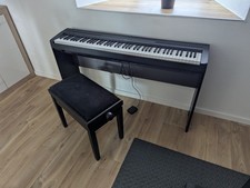 Digitalpiano Yamaha P-45 B mit Ständer & Pedal - wenig bespielt