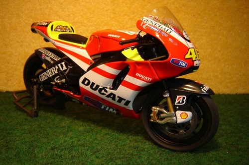 Ducati desmosedici - 1:12,