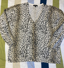 Barisal Strickjacke Gr. 44 Leomuster neuwertig ohne Etikett