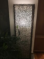 Stehlampe aus geflochtenem Rattan