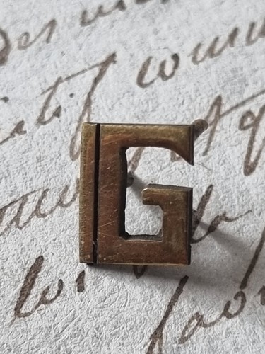 Monogramm buchstaben messing - monogramm, g