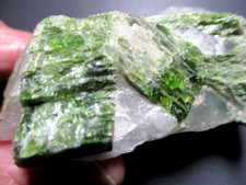 grüner Turmalin xx Verdelith in Bergkristall 80 x 45 x30 mm 190g Minas Gerais