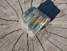 Spektrolith/Labradorit Madagaskar,Handanschliff aus Sammlung.