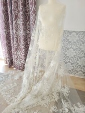 Spitzenstoff in Weiß, Spitze