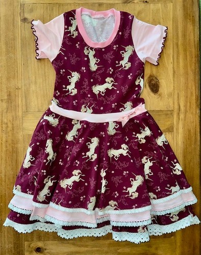 Hochwertiges kleid mit - hochwertiges,