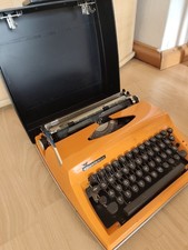 Vintage Triumph Contessa de Luxe Typewriter – Orange – Working – QWERTZ