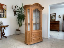 Bäuerlicher Vitrinenschrank