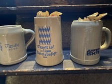 3 schöne Krüge, standen im Sammler Regal, wird aufgelöst