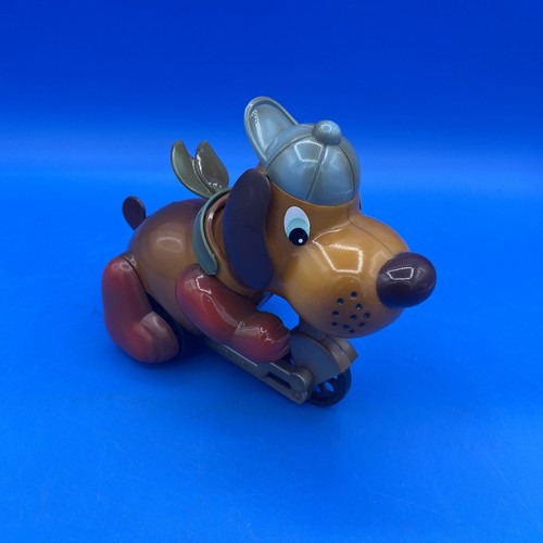 Wind plastic dog - wind-up,
