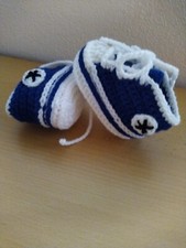 Baby Socken Sneaker Turnschuh gehäkelt Royalblau 0 - 6 Monate