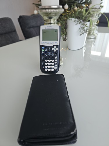 Plus texas instruments - ti-84,