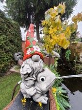 Wasserspeier 2 in 1 Frosch Mit Wichtel  Steinfigur Teichdekoration Wasserspiel