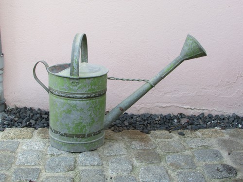Alte runde zinkgießkanne - alte,