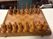 Ein hochwertiges geschnitztes