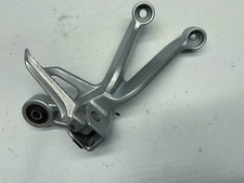 Suzuki GSXR1000 K3 Rechts Hinten Fußrastenanlage Rear right footrest (3) 03'