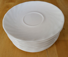 11 Stück weiße Untertassen Arcopal France aus gehärtetem Opalglas