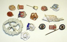Konvolut diverse Abzeichen aus