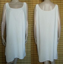 WEISSES NACHTKLEID -