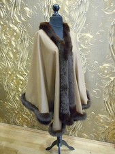 CAPE PONCHO UMHANG STOLA MIT FUCHS PELZ HELLBRAUN PELZ CAPE PELZ STOLA мыс 開普敦
