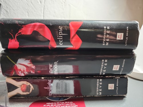 The twilight saga series - twilight,