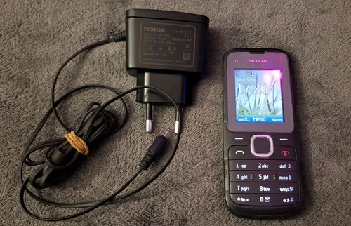 Nokia mit ladegerät - c1-01,
