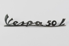 Vespa Schriftzug/Emblem für Heck Rahmen Chrom "Vespa 50 L"  V50 L
