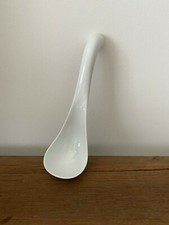 Schöpfkelle aus Porzellan