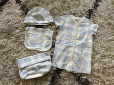 Ralph Lauren Geschenkset Baby Strampler Mütze Lätzchen im Geschenkkörbchen