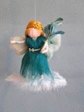 Filzfigur auf Feder, Engel