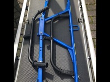 Bordsteinzange neuwertig einmal gebraucht in blau .