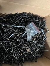 RESTPOSTEN 2,10Kg gemischte Kiste mit Holz - Rigipsschrauben Nägel usw /Pal12