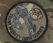 Luft Kavallerie Angriff Hubschrauber Gunship Vêlkrö Aufnäher: Koffer Affe Tür